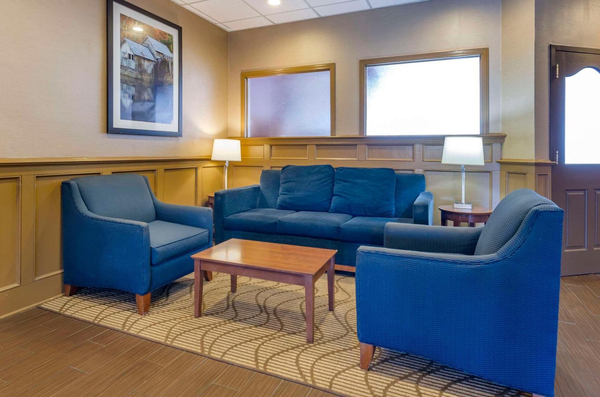 Comfort Inn & Suites Raphine - Lexington Near I-81 And I-64 Exterior foto